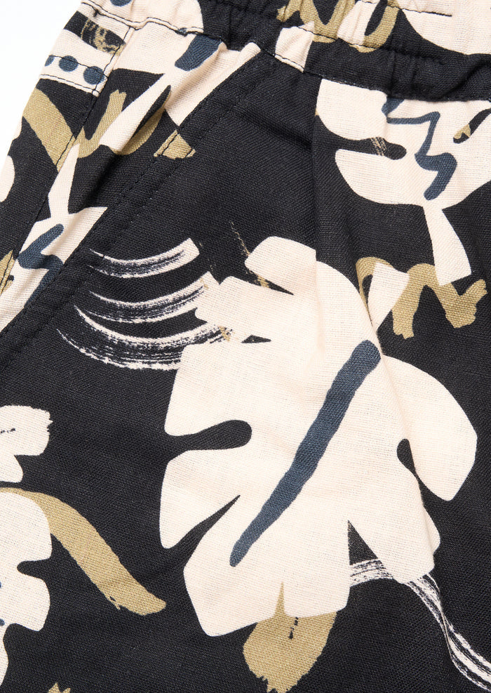 Finn Leaf Print Textured Short