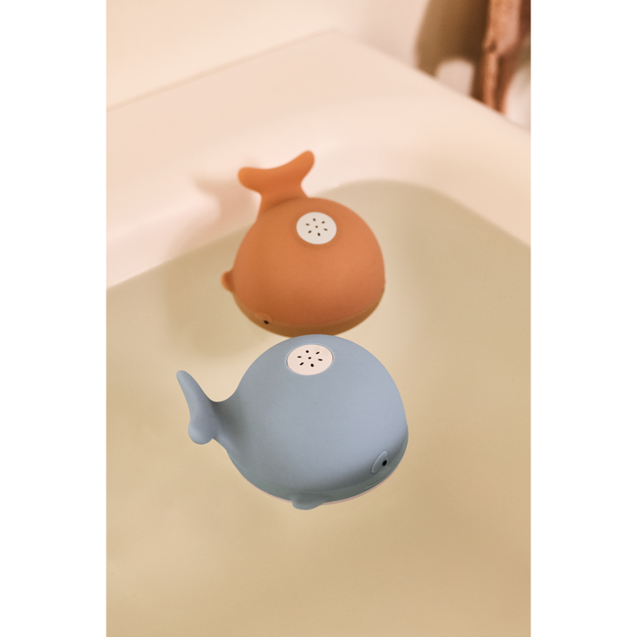 Liewood - Bath Toy - Galen Sprinkler Whale - Beach Blue - Lifestyle Cut