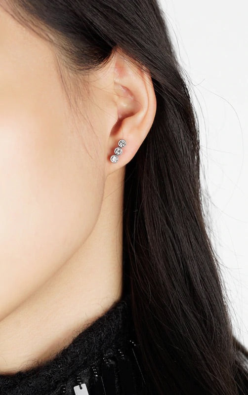 FAB LINEAR TRIPLE CRYSTAL EARRING