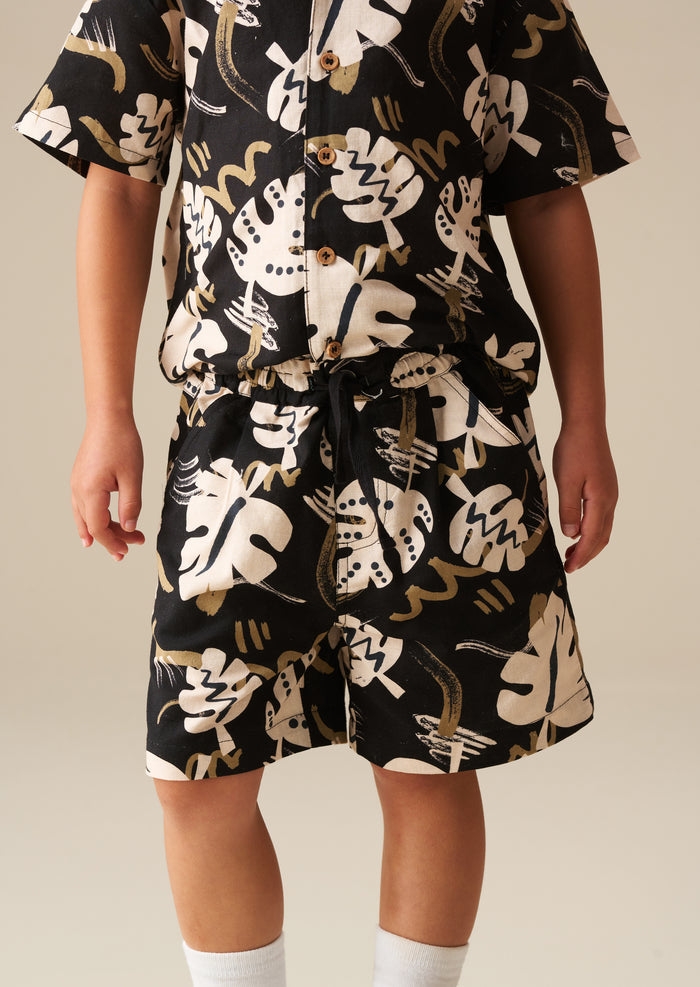 Finn Leaf Print Textured Short