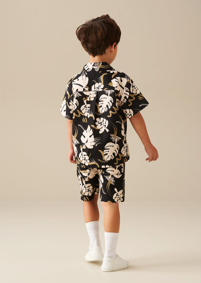 Finn Leaf Print Textured Short