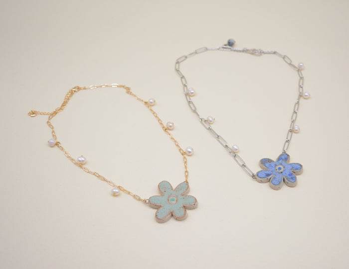 Green Daisy and Pearls Necklace