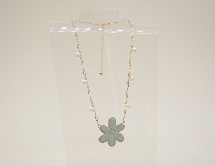 Green Daisy and Pearls Necklace