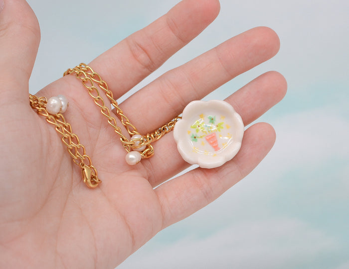 Green Flowers Vase Necklace