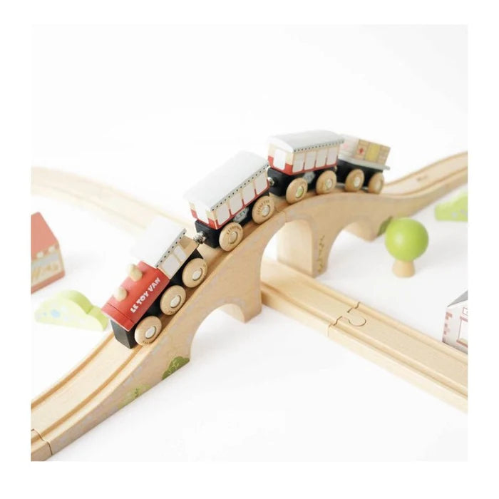Le Toy Van Figure of 8 Train Set - 40 Pieces