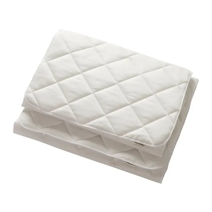 Quilted white organic mattress protector for Baby Cribs from Leander Linea Luna toshi baby
