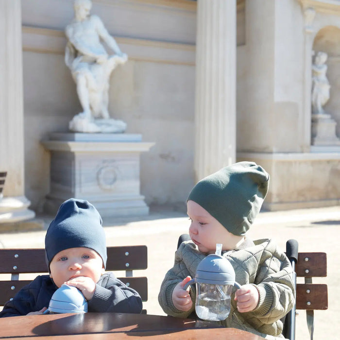 Two babies with beanies holding Mininor Straw Bottle Toshi Baby bottle Tritan 220ml Rose