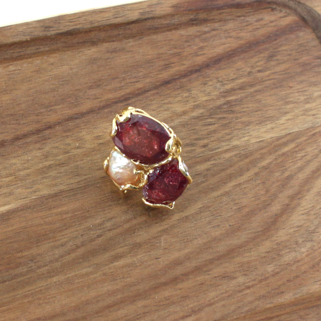 Natural garnet and baroque freshwater pearl statement ring with gold-tone brass setting.