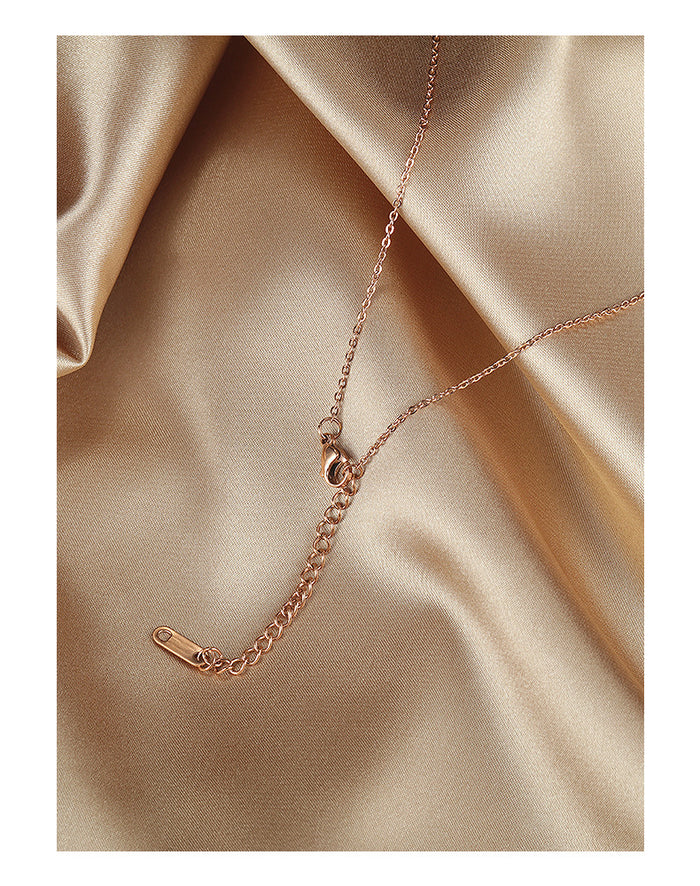 Personalized Mother of Pearl Titanium Steel Necklace for Women with Diamonds Simple Fashion Collarbone Chain