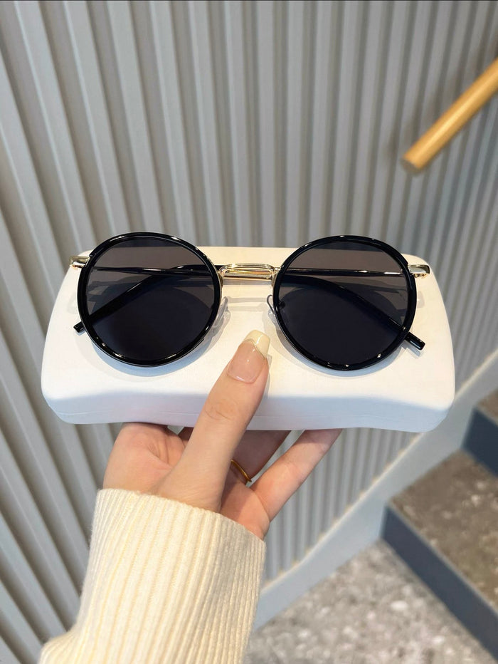 Retro Unisex Round-Frame Sunglasses in Summer, UV Protection - black