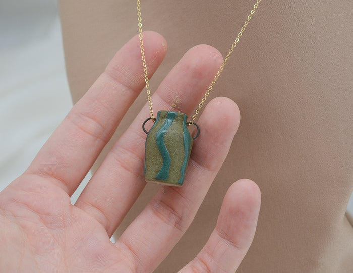 Squiggle Pot Necklace - Forest Green